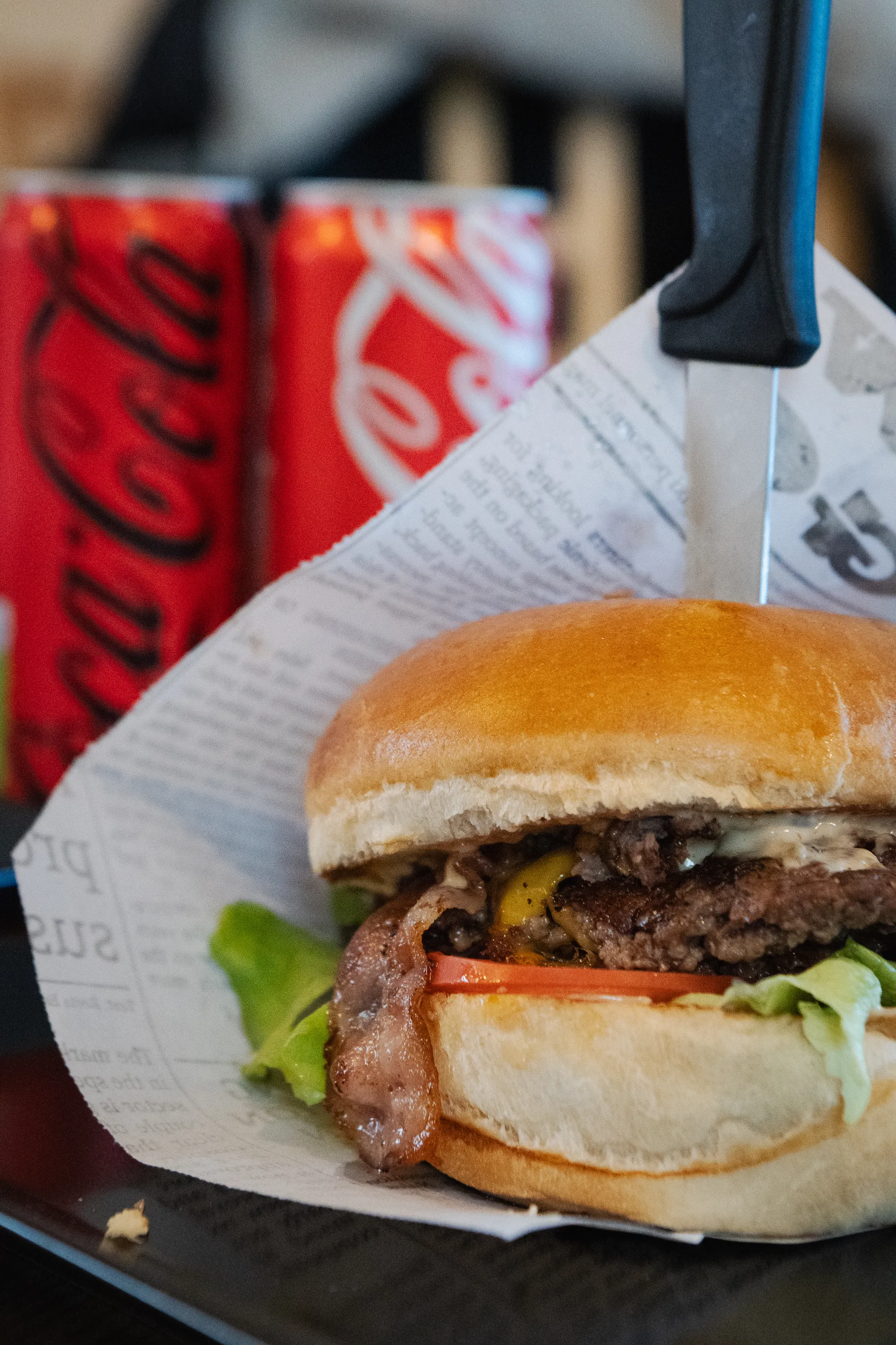 Świeżo wypieczona pizza w lokalu Naoliwieni